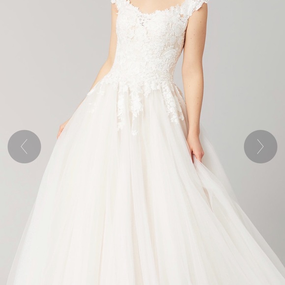 Kleinfeld wedding dress - Cathrine off the shoulder - Picture 2 of 11